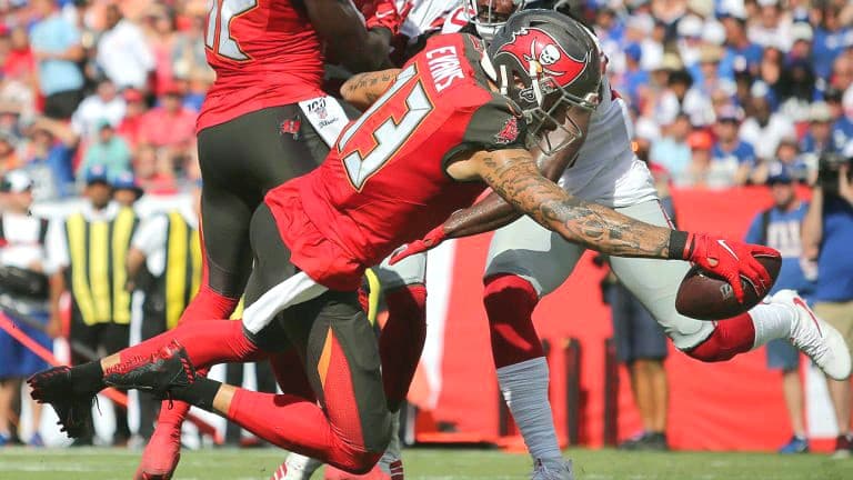 【新品未使用・稀少モデル‼】ナイキ製　NFL バッカニアーズ　ジャケット　XXL