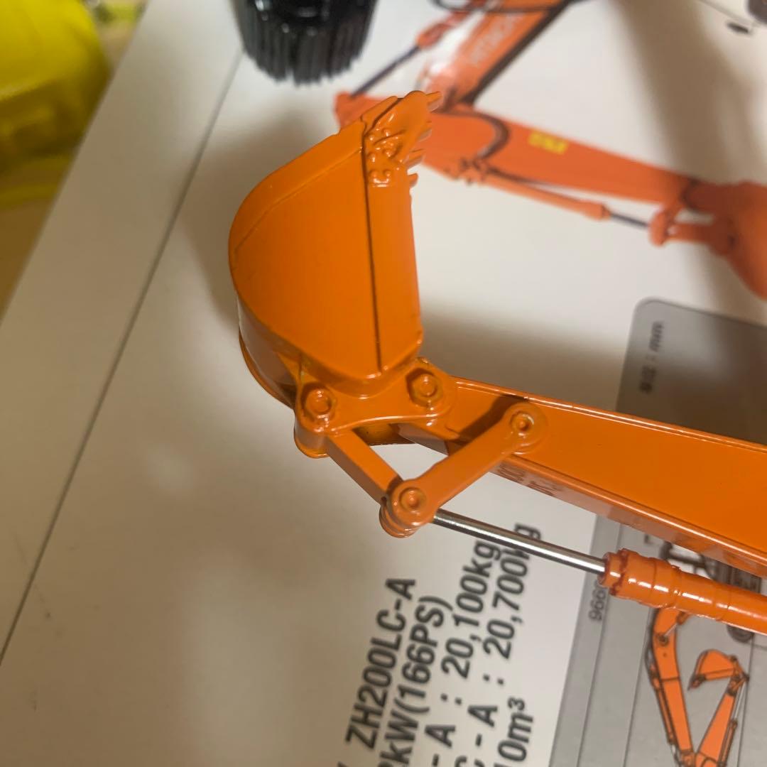 【石マル】日立建機ミニチュア　ハイブリットショベルZH200 1/50