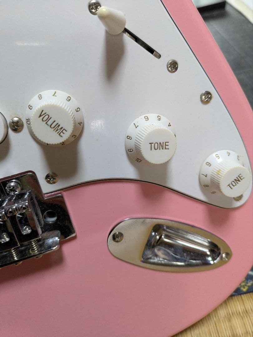 フォトジェニック　エレキギター　ピンク　ストラトキャスタータイプ