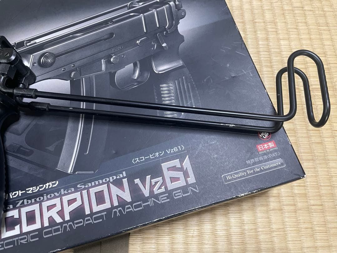 東京マルイ　スコーピオンvz61 電動コンパクトマシンガン 充電器バッテリー付き