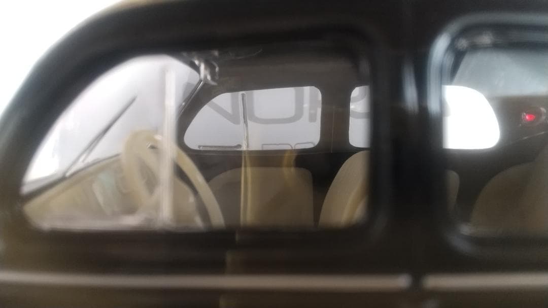 1/18 NOREV Renault ルノー 4CV 1954年 ブラック