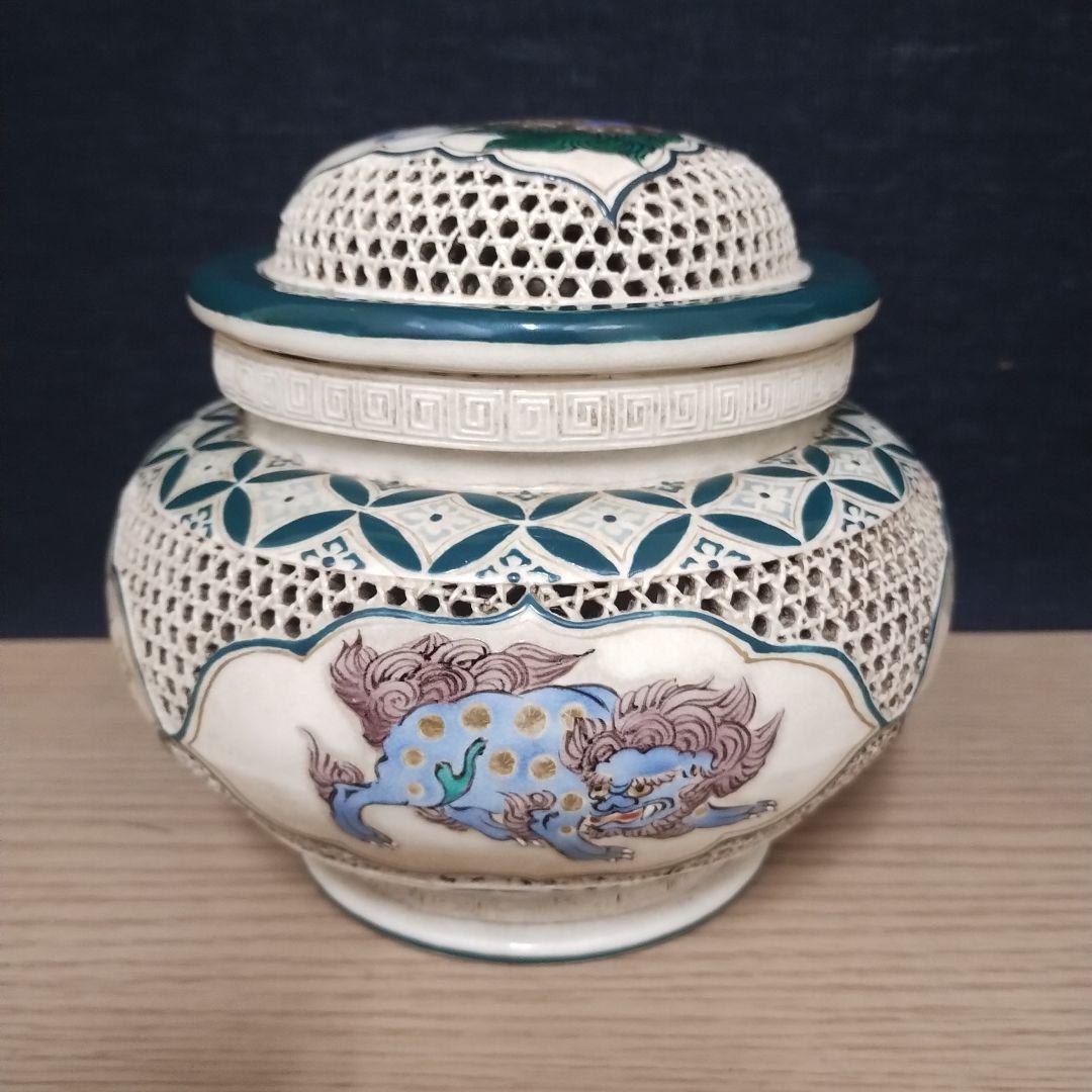 透かし彫りの香炉 青い獅子