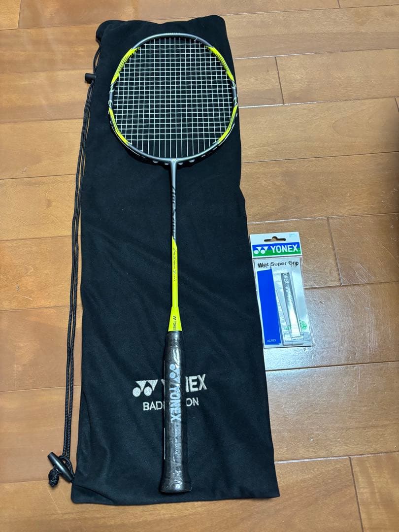 新品同様　YONEX ARCSABER 7 PRO 4U ガットグリップ付き