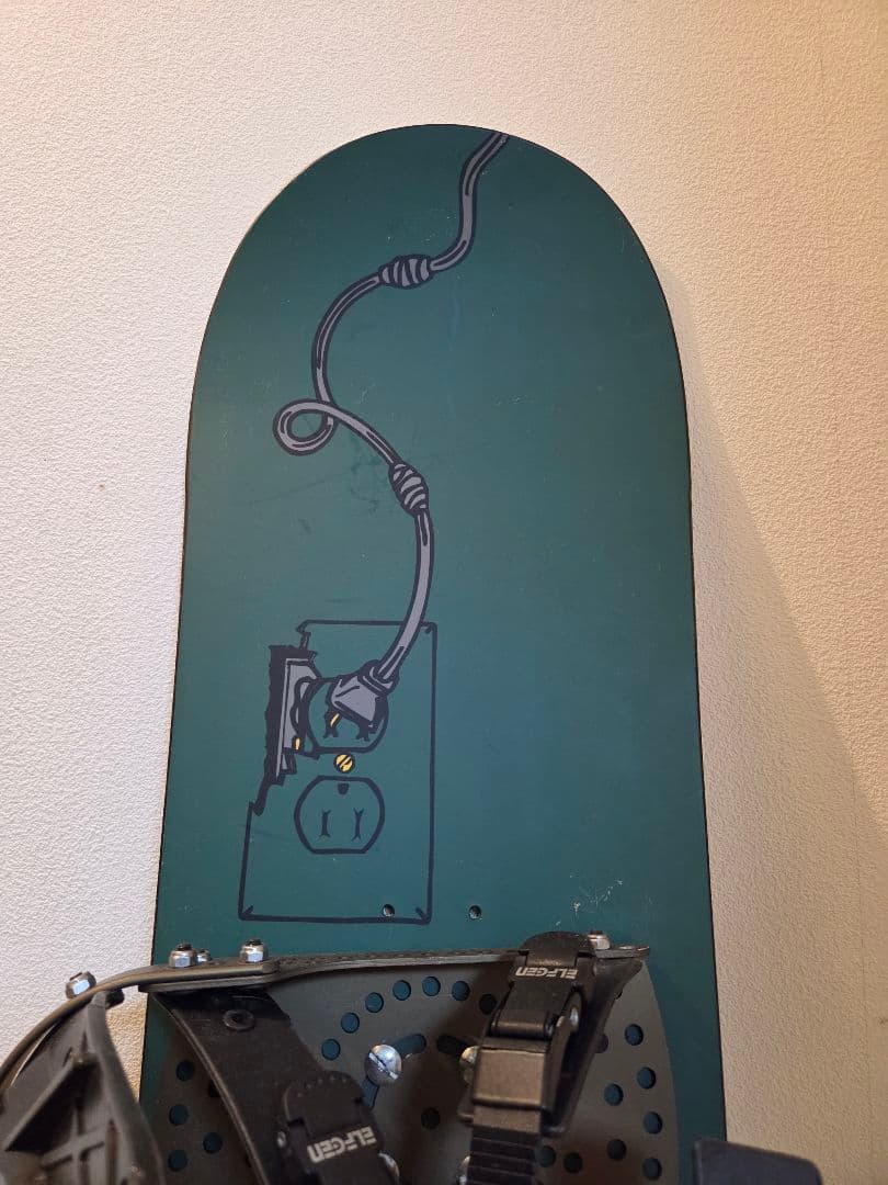 スノーボード 緑色 ハンマー デザイン