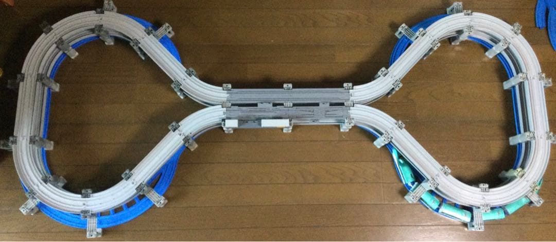 プラレール線路　アドバンス複線高架レイアウト　グレー色複線ブロック橋脚