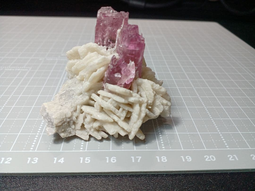 GG　ピンクトルマリン　原石　鉱物標本