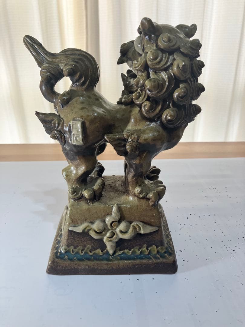 沖縄　琉球　壺屋焼　新里勇人作 台付シーサー ヤチムン　やちむん