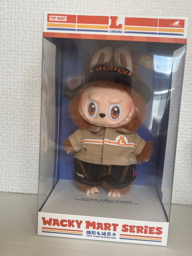 POPMART 店員ラブブ