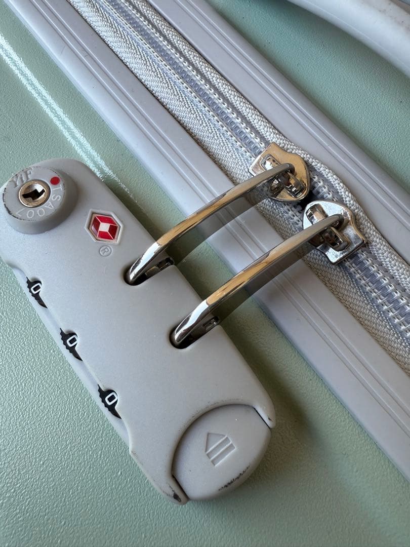 [キッズトラベル] 【子連れ旅行に革命 折りたたみタイプ子が乗れるキャリーケース