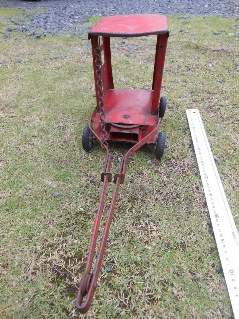 赤い トライアングクレーン　移動式クレーン　モバイルクレーン