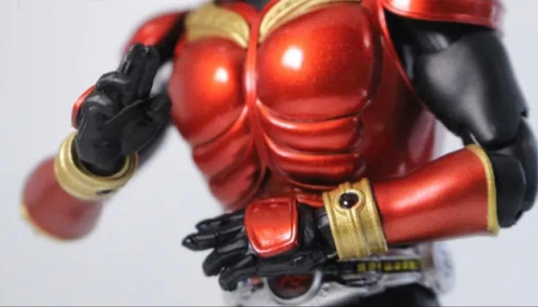 【新品】フィギュアーツ真骨彫専用　クウガ赤目発光ヘッド＋マイティ用構え手首セット