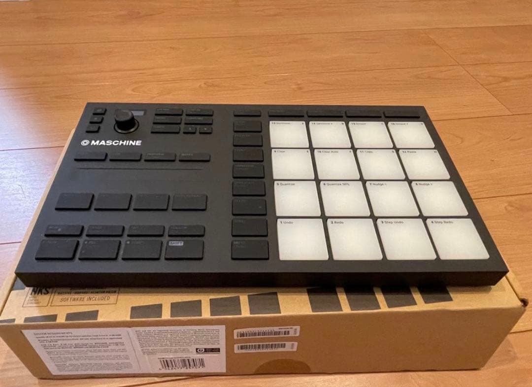 ②NI MASCHINE Mikro Mk3 ライセンス有