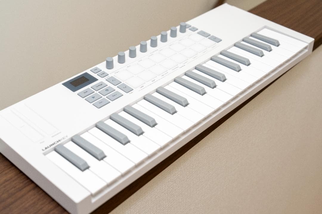 DTM・DAW Novation Launchkey mk4 Mini37 White