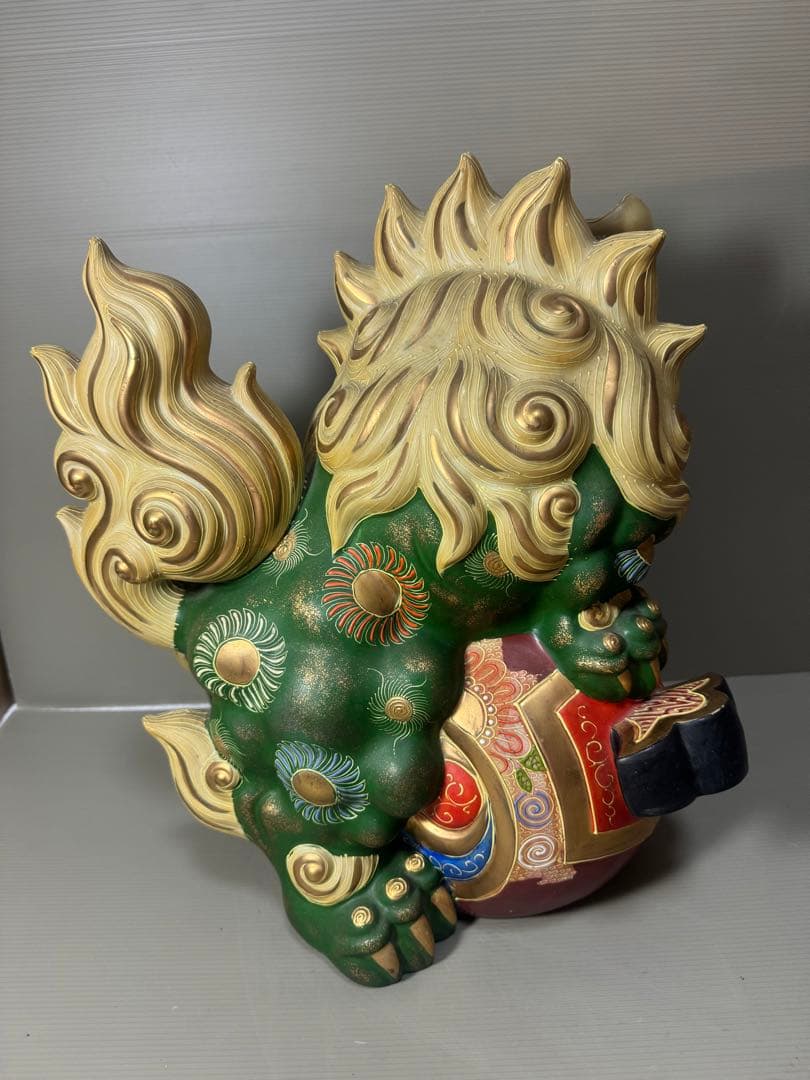 2153 九谷焼 玉乗り獅子 狛犬 置物 縁起物　緑彩