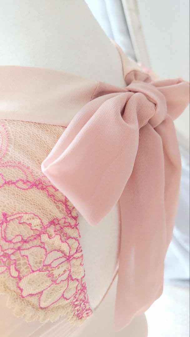 Ｓ～Ｍ／アースカラーのベージュピンクが可愛いタートルネックリボン娘役レオタード