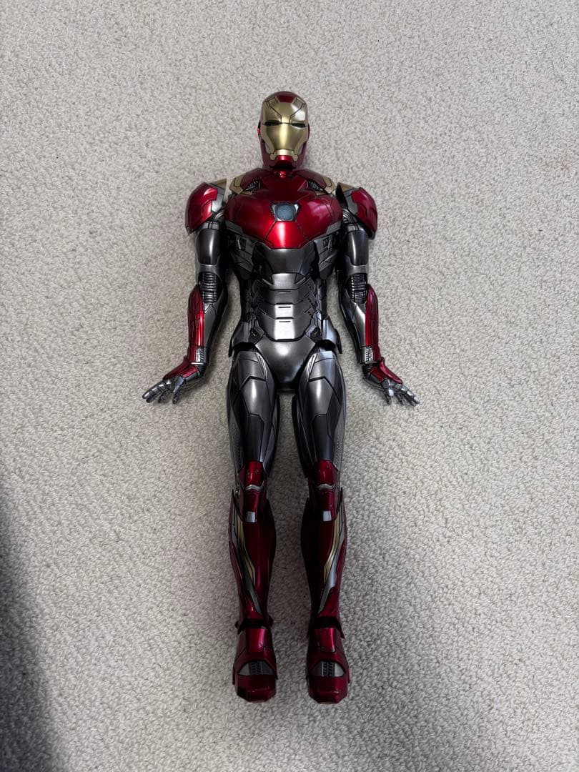 Hot toysホットトイズ アイアンマン マーク47 箱付き
