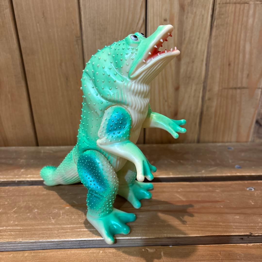 り*う様 ブルマァク ソフビ ガマクジラ