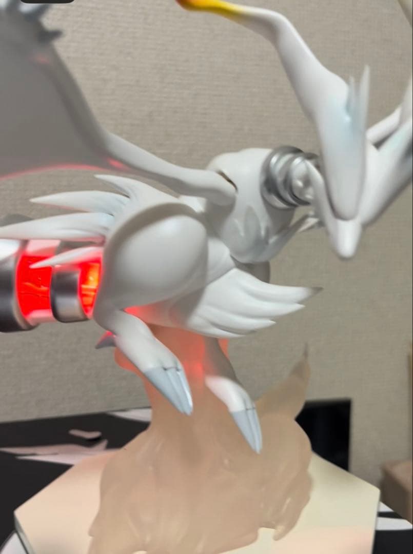 ポケモンスケールワールド　レシラム フィギュア ホワイト