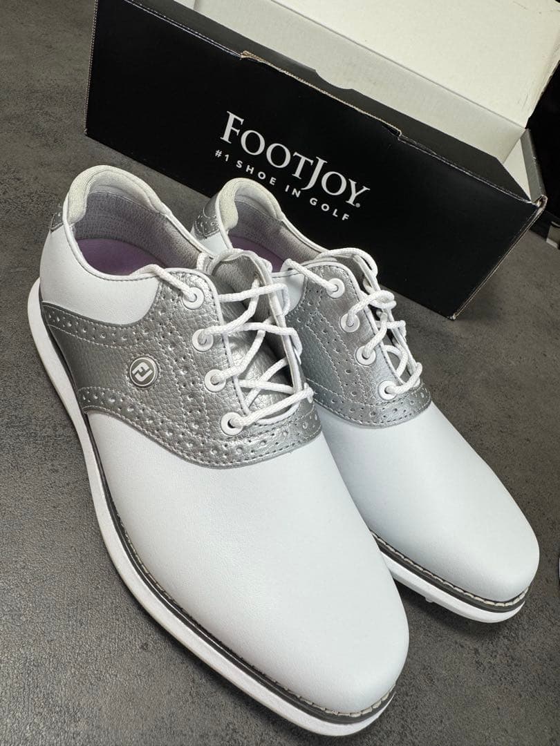 大値下げしました！大人気ブランド女性用ゴルフシューズ ホワイト 【新品・未使用】