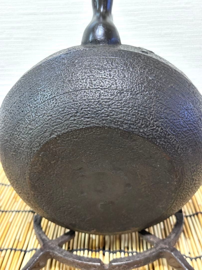 新品、未使用、供箱等付属品付　南部盛栄堂造　柚子菊　南部鉄瓶 南部鉄器　鉄瓶