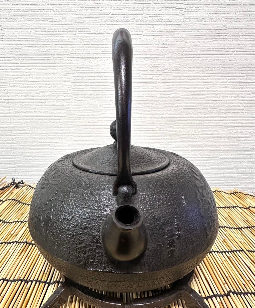 新品、未使用、供箱等付属品付　南部盛栄堂造　柚子菊　南部鉄瓶 南部鉄器　鉄瓶