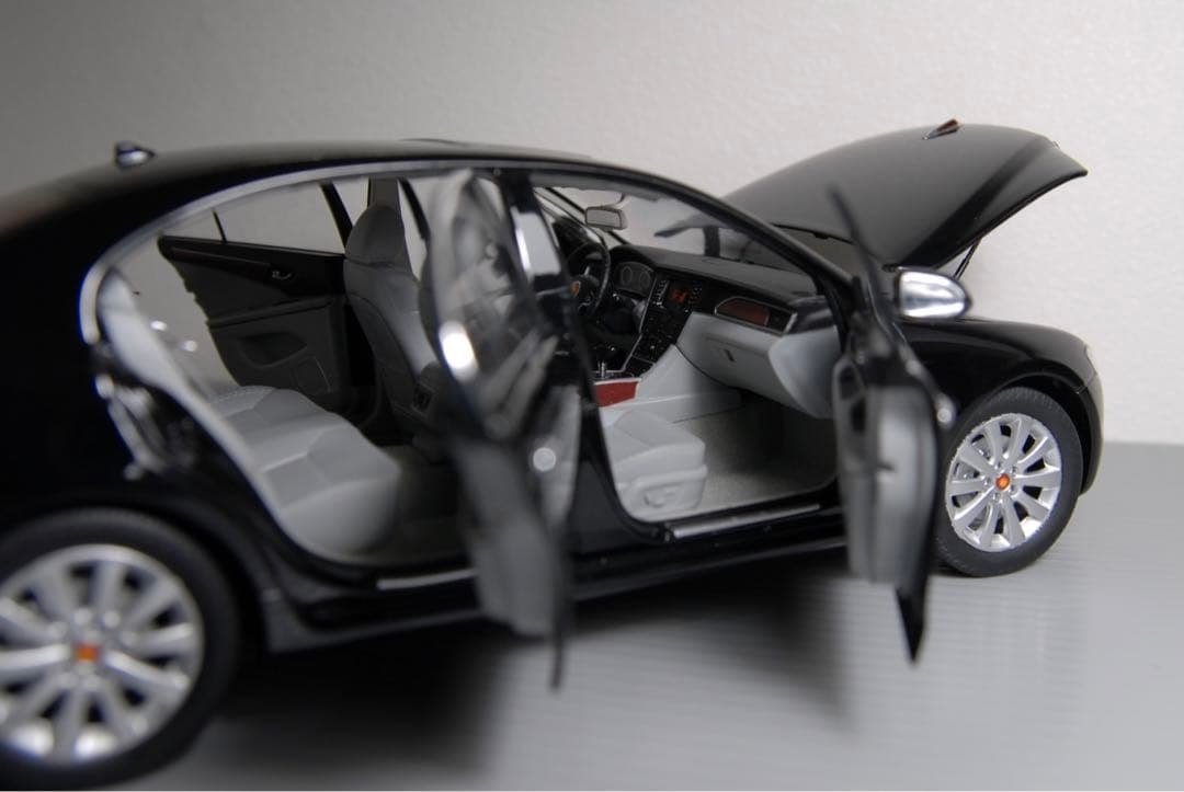 紅旗 H7 1/18 ミニカー 第一汽車 ホンチー