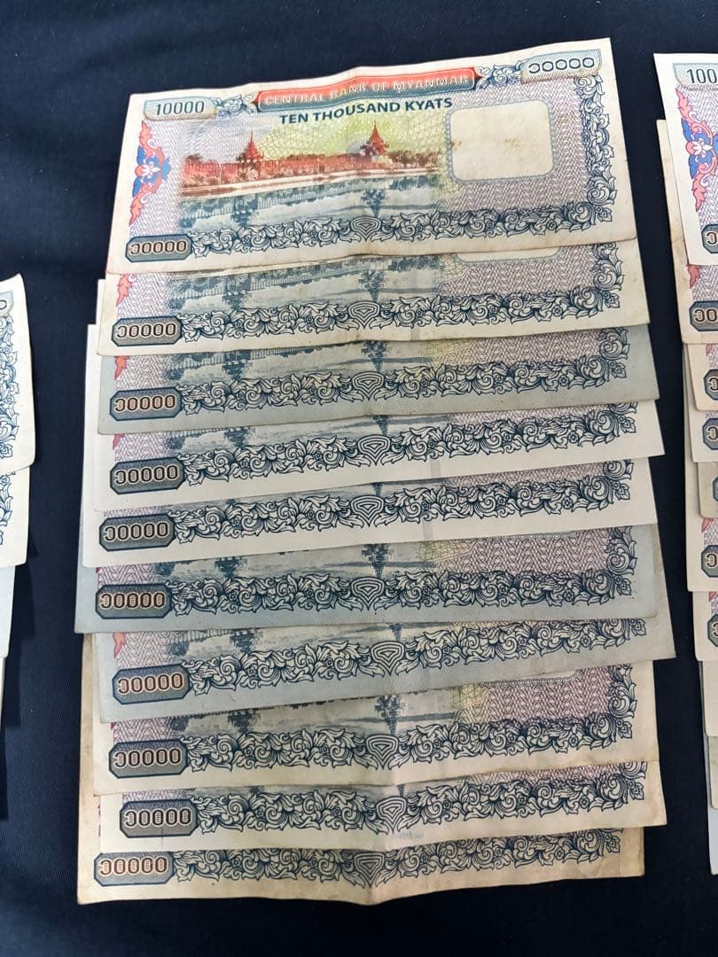 ミャンマーチャット10,000チャット26枚 260,000チャット