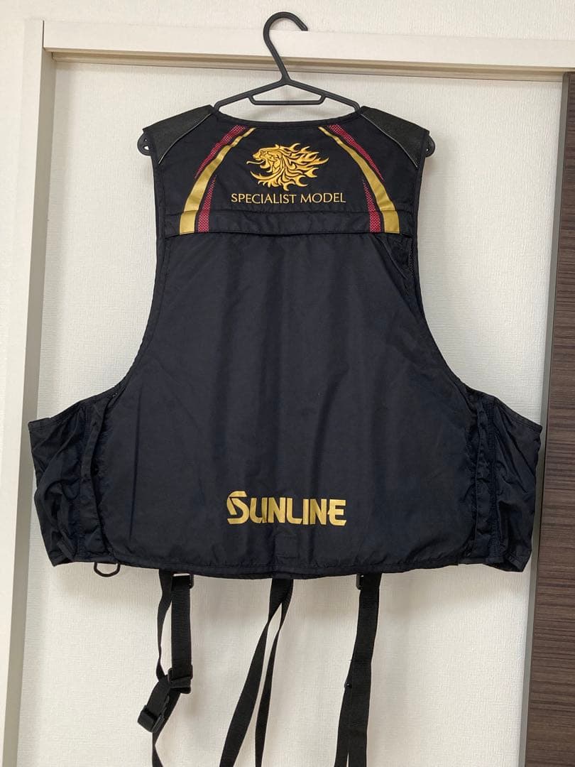 美品　サンライン　フローティングベスト　がまかつ釣武者ゴアテックスレインスーツ