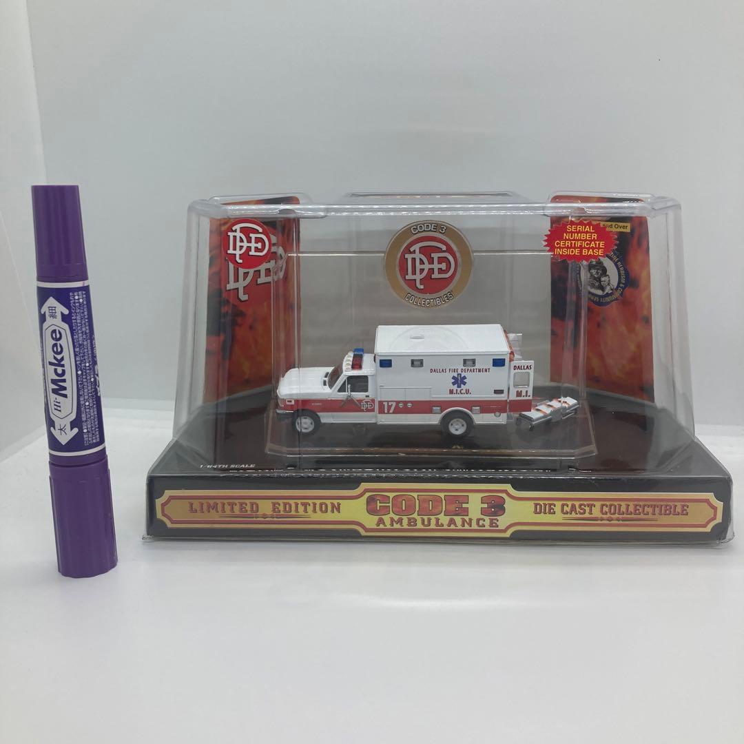 未使用 CODE3 AMBULANCE DIE CAST ミニカー