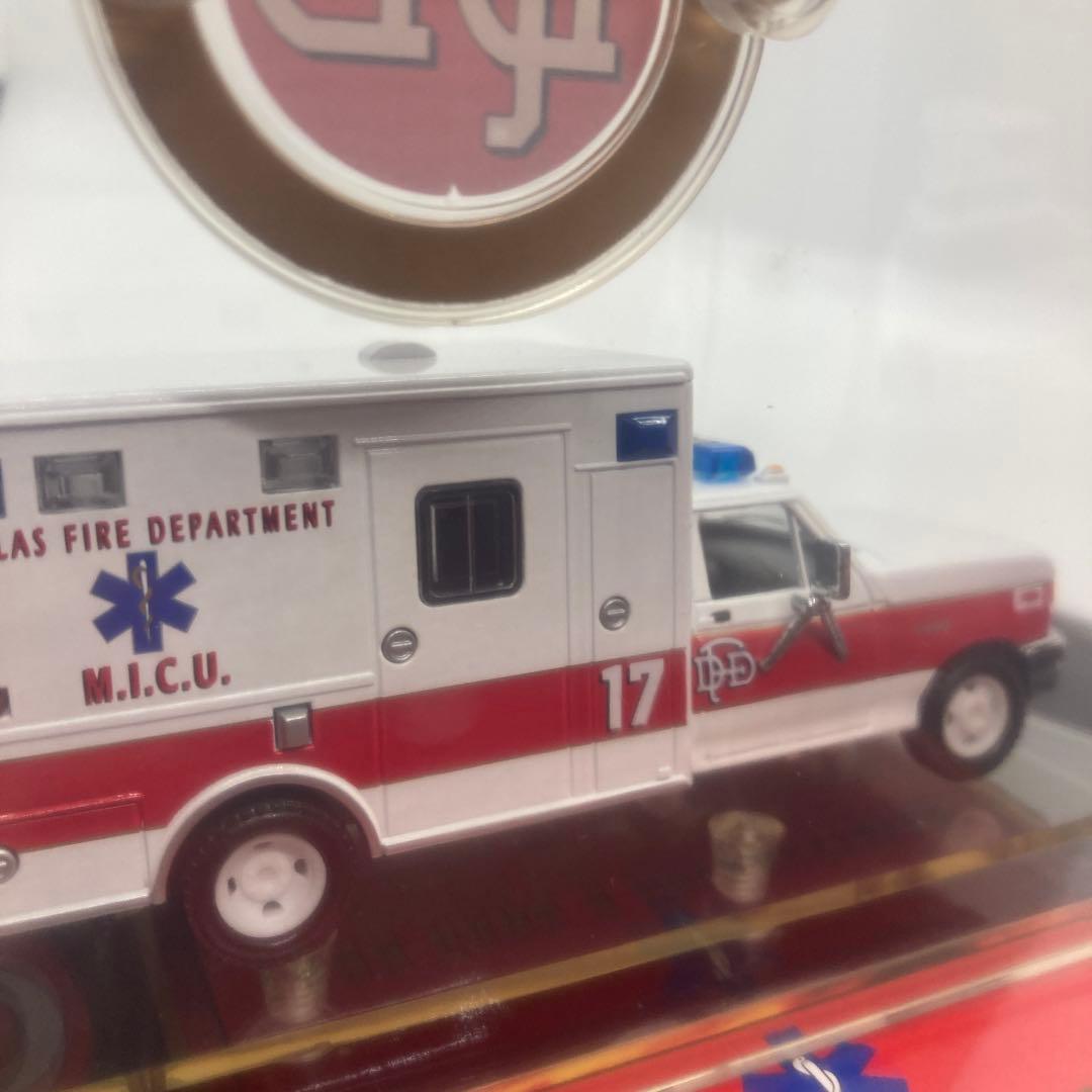 未使用 CODE3 AMBULANCE DIE CAST ミニカー