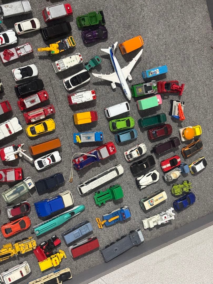 トミカ ミニカー 大量働く車 スポーツカー キャラクターカー