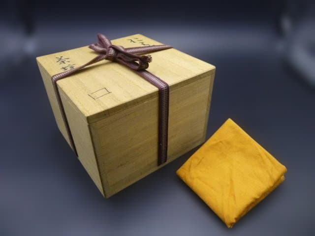 北大路魯山人　於里辺茶碗／共箱／沓茶碗／織部