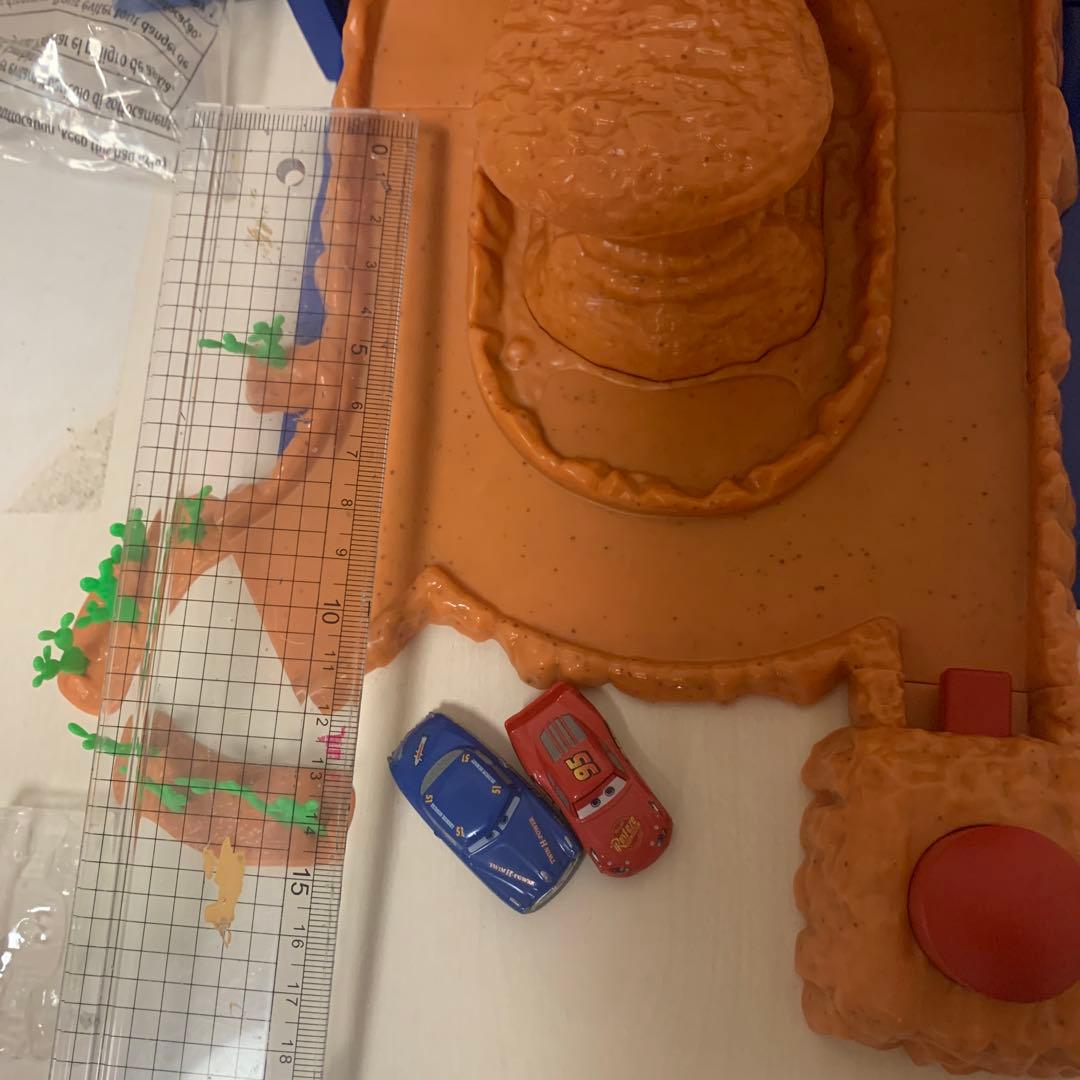 Pixar カーズ　ライトニングマックイーン ドッグハドソン プレイセット