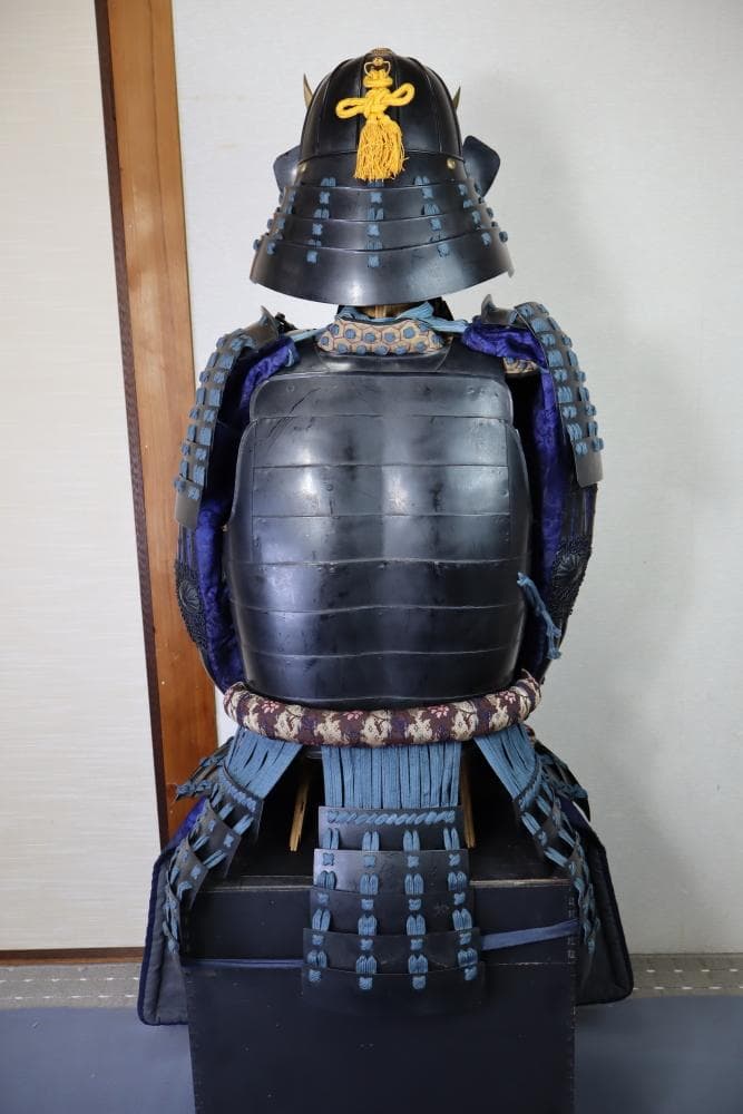 キ*ー様 大人が着用可能な甲冑一式／青糸威・黒塗胴・月形前立兜／送料込み