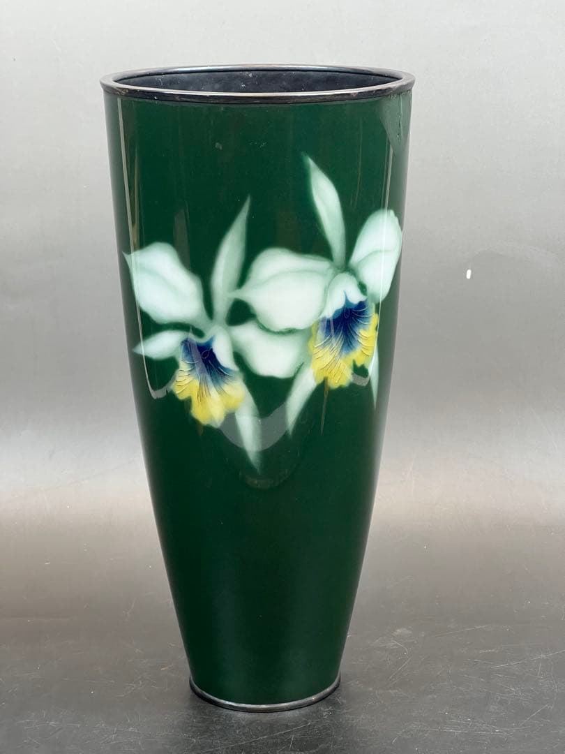 ［珍品］安藤七宝燒 緑透釉　口と底の包みは純銀です　高さ26cm 送料込み