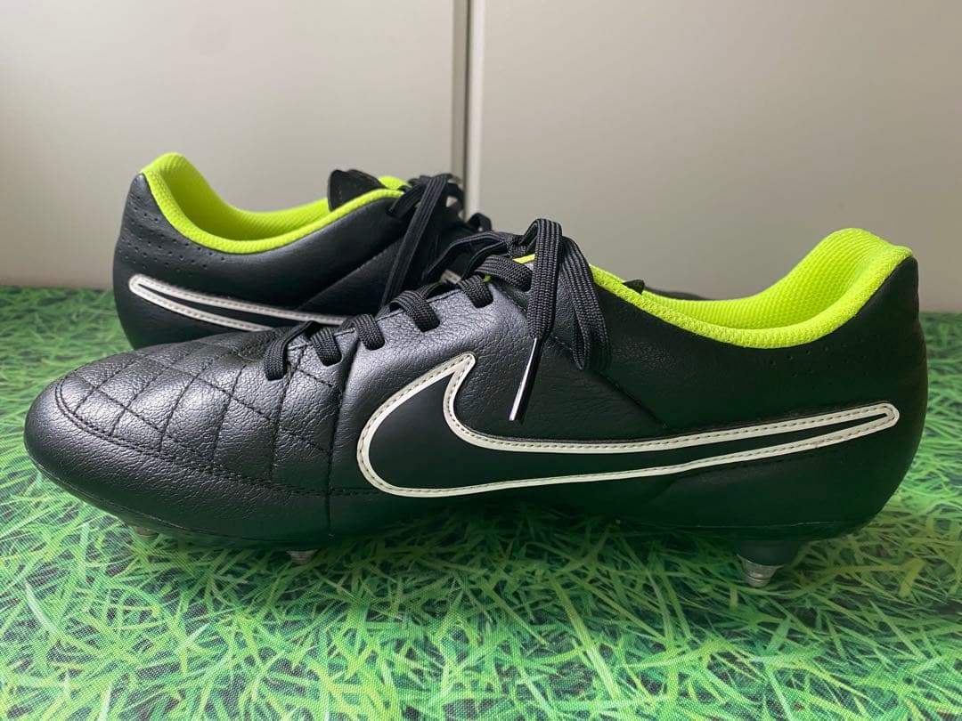 ☆未使用☆送料無料☆NIKE(ナイキ)TIEMPO GENIO レザー SG☆