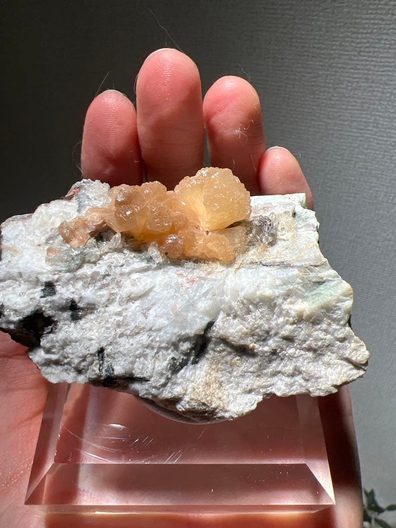 (美品)国産鉱物　岡山県内田産　束沸石