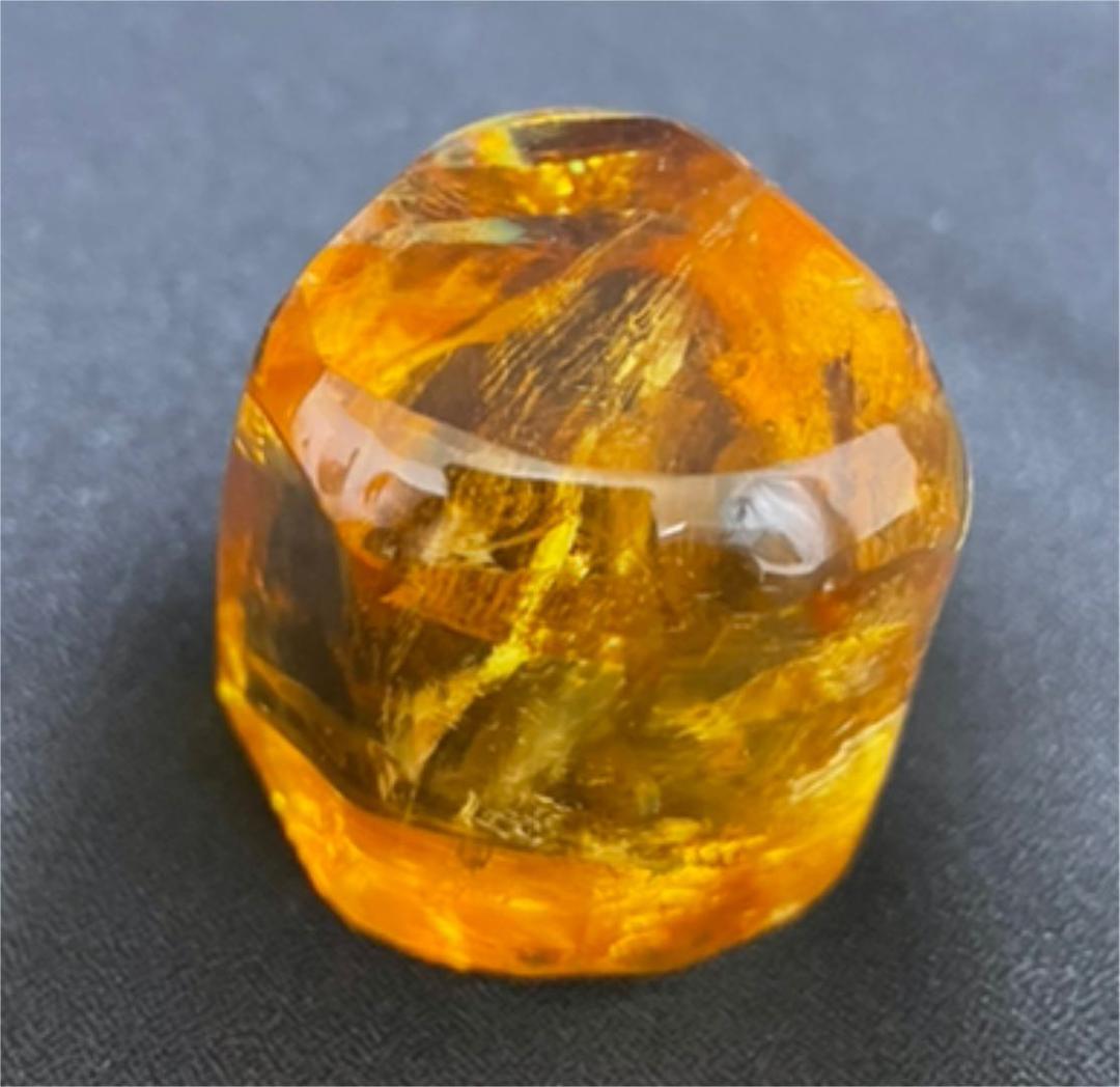 インペリアルトパーズ　710ct 未鑑定　色石