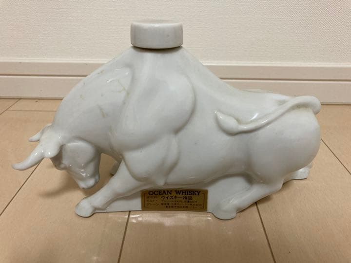 三楽 オーシャン オーシャン ウイスキー 闘牛 雄牛 600ml 重さ1137g