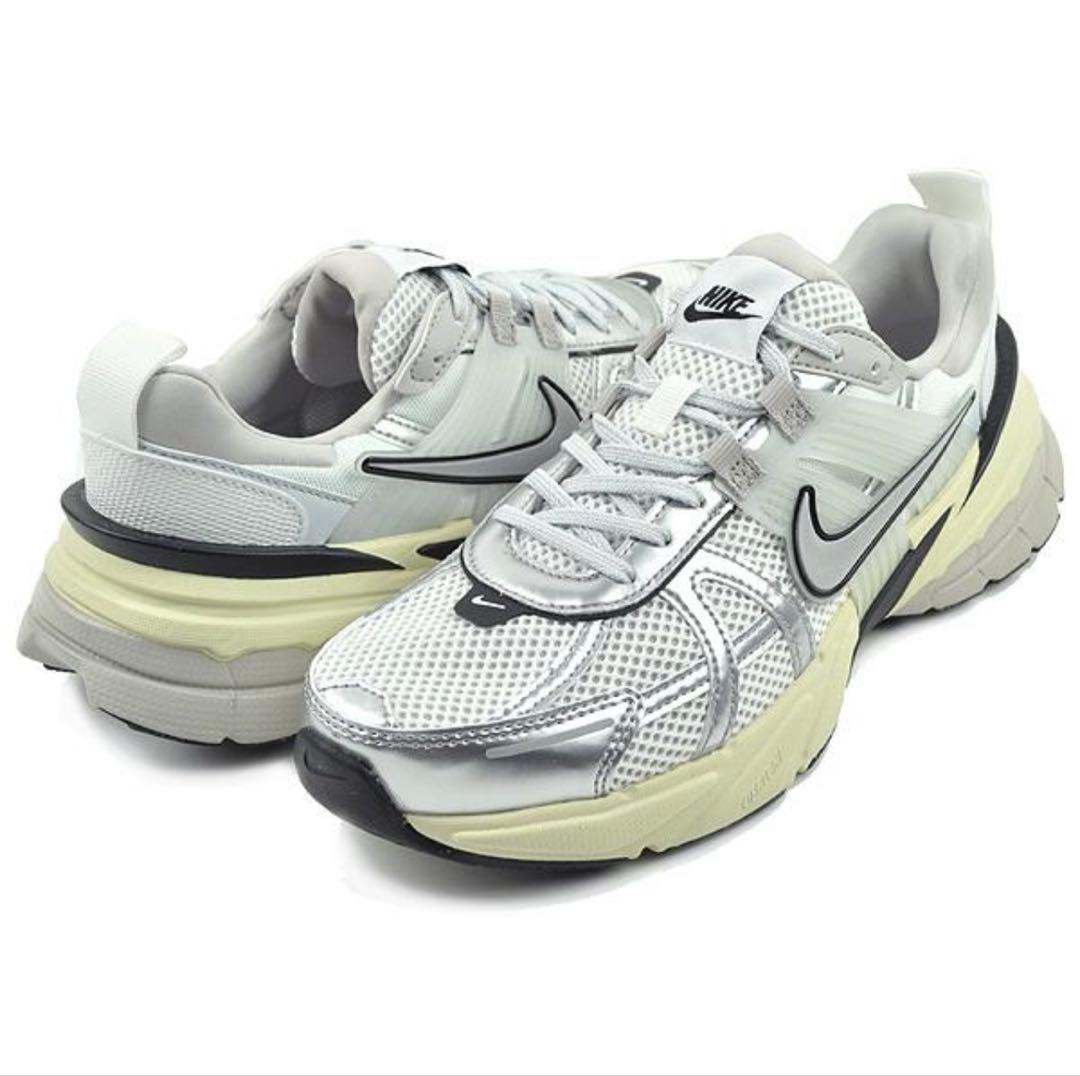 【入手困難】23.5 NIKE W V2K RUN \"WHITE SILVER