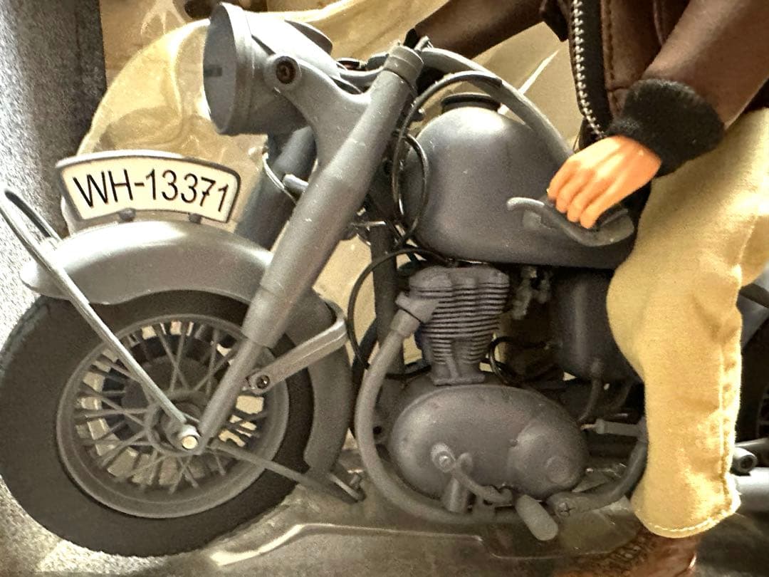 【ジャンク】 スティーブ・マックイーン 映画 大脱走　フィギュア