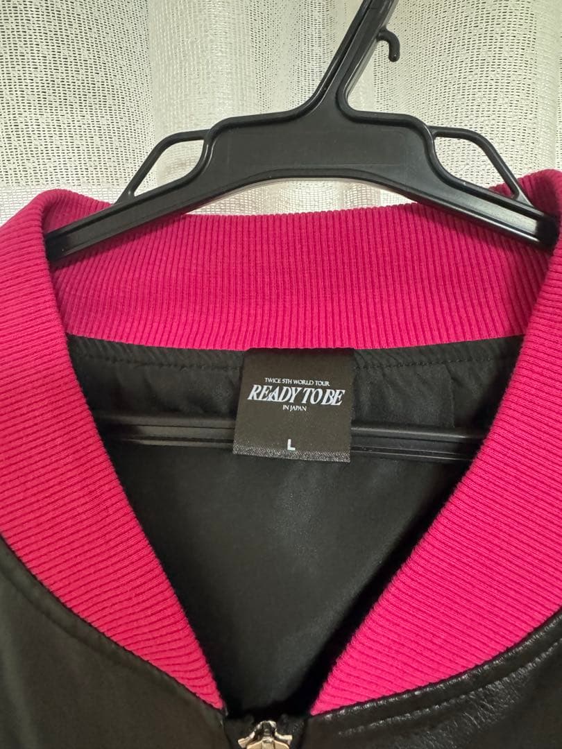 【TWICE】-完売品- READY TO BE スタジャンLサイズ