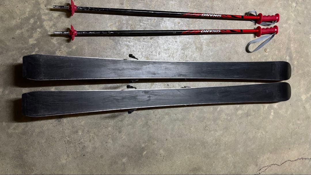 子供用　Carv X Pale スキーセット 赤 黒 スキーポール付き