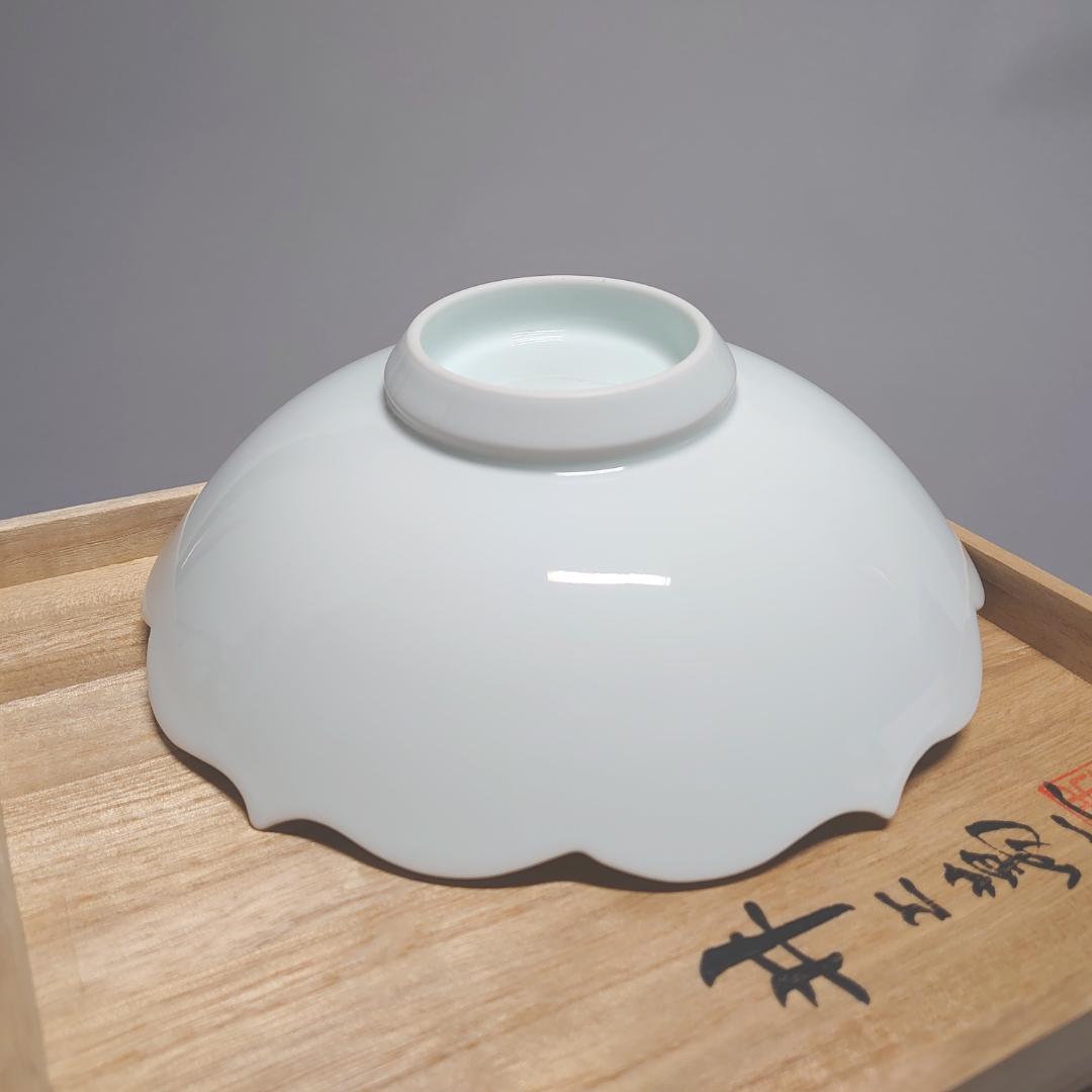 人間国宝 井上萬二／白磁彫／緑釉／牡丹文／菓子鉢／未使用