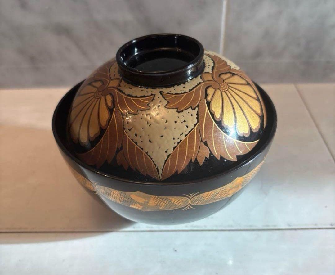 ふんだんに使われた金彩やお花、幾何学模様が美しい絢爛豪華な木製輪島漆塗りお椀2客