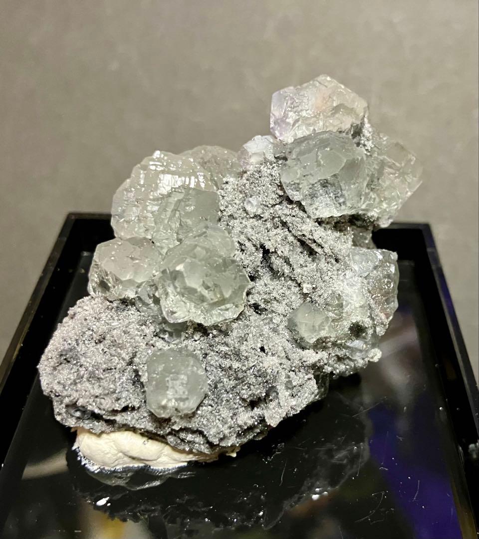 【ほんのり紫蛍光】フローライト　グレー　福建省