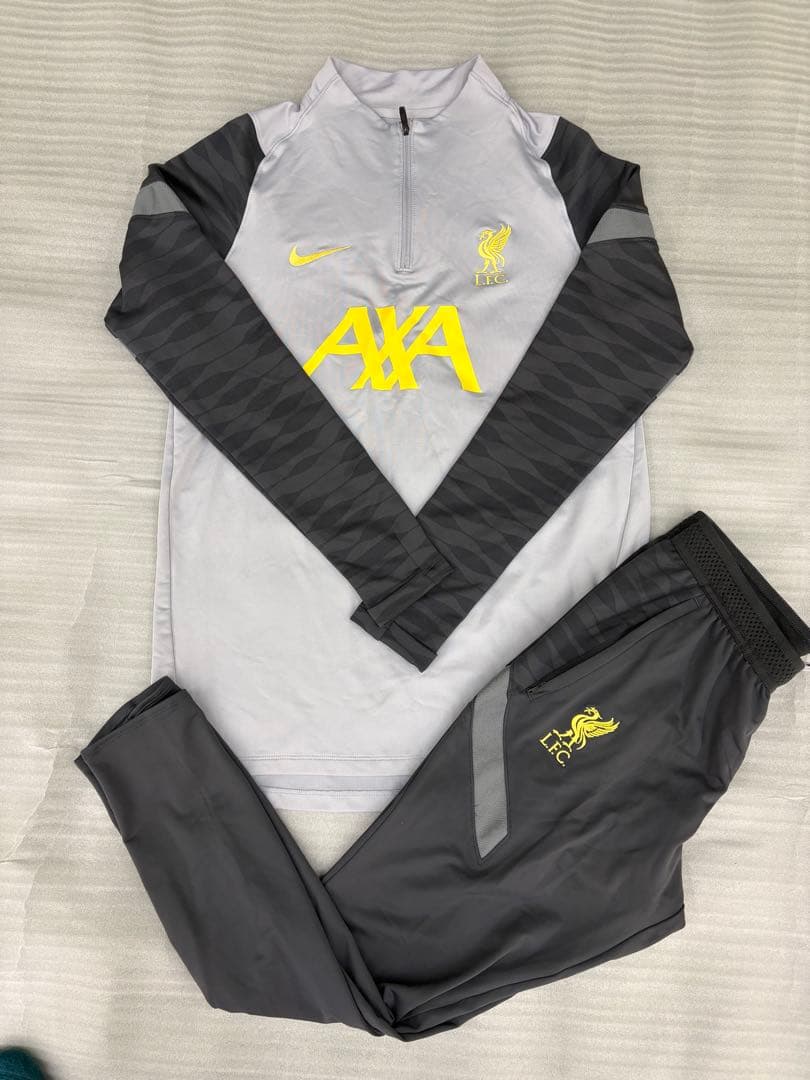 ナイキ　リヴァプール　トレーニングウエア