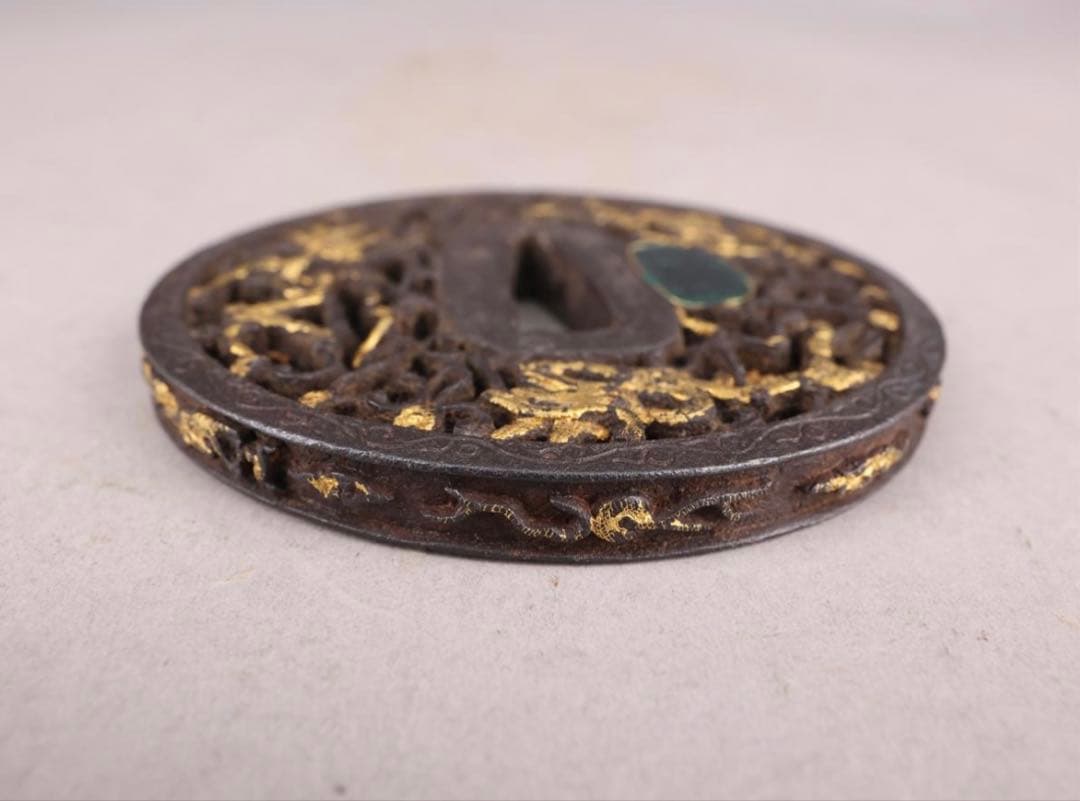 【値下げ】甲種特別貴重 鍔 無銘(南蛮) 雨龍唐草透 鉄地丸形円形地透布目象嵌