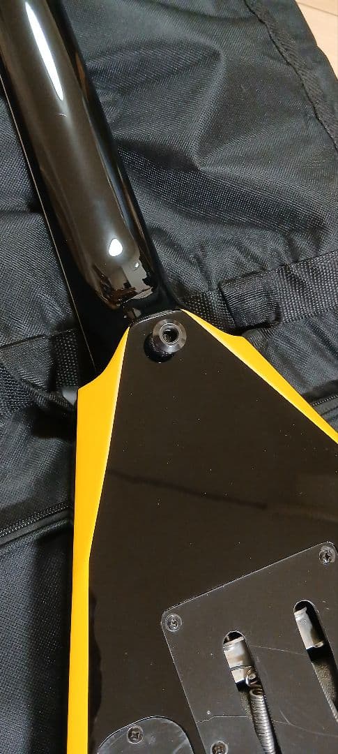 Jackson Rhoads エレキギター ブラック/イエロー