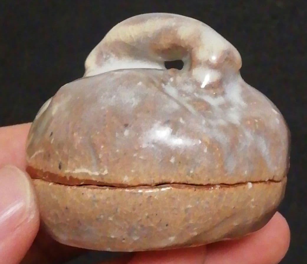 人間国宝　三輪休雪作　萩焼　はじき　香合　共箱　共布　茶道具